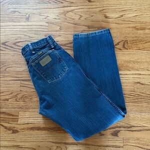Men's Wrangler Blue Jeans, size 33x34.